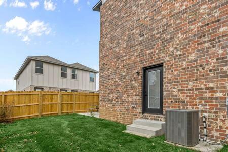 The Warhol - Pet-Friendly Apartment Bentonville Exterior photo
