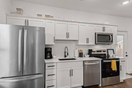 The Warhol - Pet-Friendly Apartment Bentonville Exterior photo